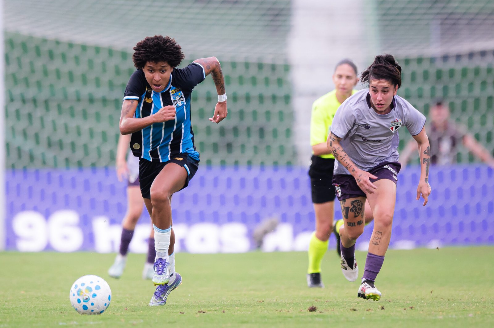 São Paulo vence o Grêmio nos acréscimos e avança à semifinal do Brasileirão Feminino